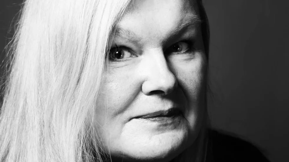Camilla Hammarström debuterade 1990 med "Ur överföringen" och har sedan dess gett ut flertalet diktsamlingar.