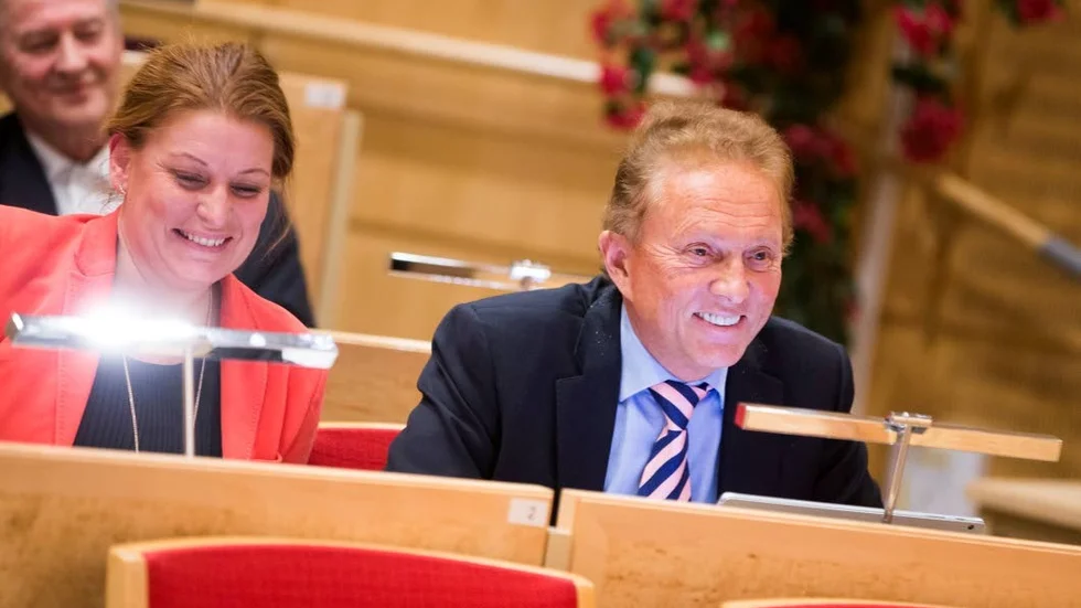 Oppositionsråd Lindha From och Kenneth Backgård yrkade bifall på det nya förslaget. Om tre veckor är det dessa två som fåt besluta i frågan om en Megaklinik.