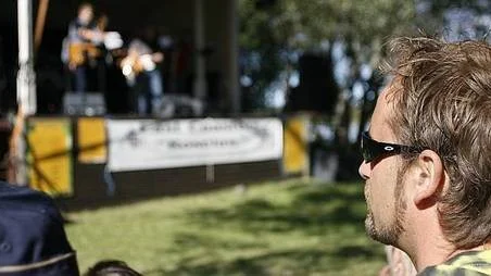 Gunnar Strömmer från Norrskedika njöt av musiken vid Trästocksfestivalen.