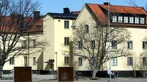 Sunnerstaskolan - får mast bredvid sig.