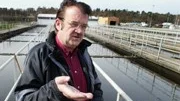 -Här hamnar mycket, konstaterar Stefan Mårtensson, tekniker vid Kungsängsverket.