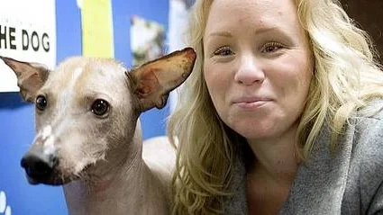 Marie Blomqvist och hunden Leia har samma personlighet och så gillar de långa promenader.