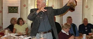 Äppelauktion med folkmusik