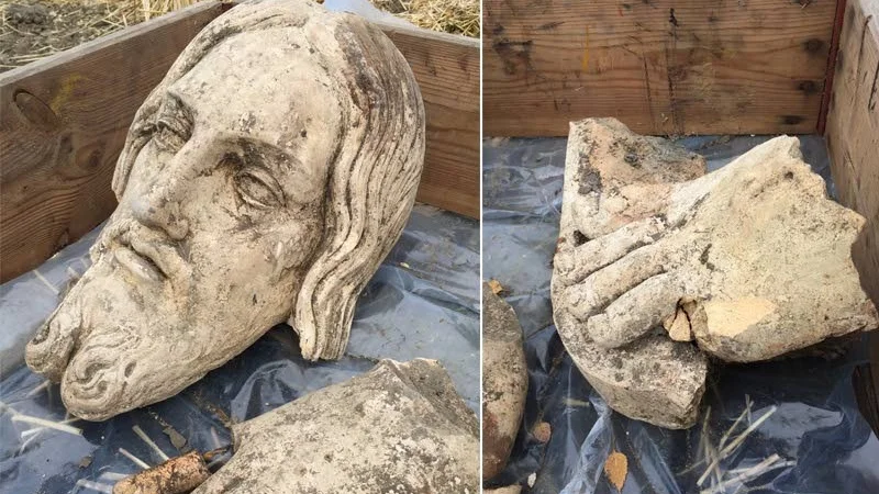 Jesusstatyn har gått sönder under tiden i jorden. Huvudet är omkring 40 centimeter högt.