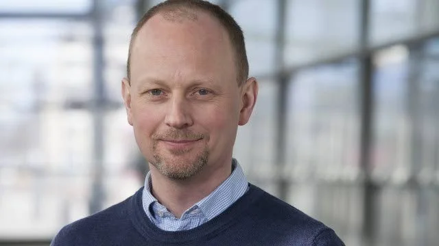 Fredrik Leijerstam, legitimerad läkare
ersättare i landstingsfullmäktige (MP).
