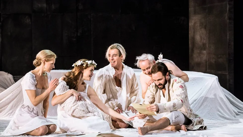 Ensemble. Cecilia Frode, Lina Englund, Bahador Foladi, Per Sandberg och Joel Spira i "Livläkarens besök".