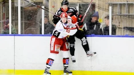 Haparanda 2012-12-29 Hockey  Hockeyallsvenskan Asplöven HC - Almtuna IS :  Asplöven forward 9  Dion Knelsen tacklas 12 Almtuna IS Martin Karlsson 
(Foto: Bob Olovsson, Pic-Agency.com) Nyckelord Keywords :