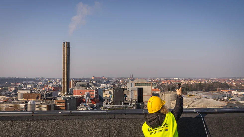 Nio av tio hushåll i Uppsala får sin värme från Vattenfalls värmeverk och biobränsleanläggning. Från och med årsskiftet kommer priset på värmen att höjas mer än vanligt.