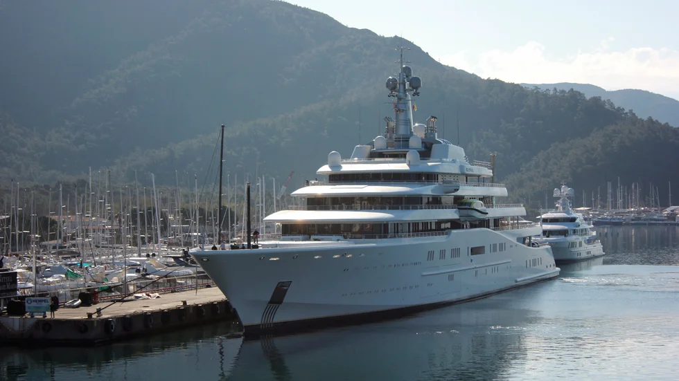 Roman Abramovitjs lyxjakt Eclipse har lagt till i Marmaris.