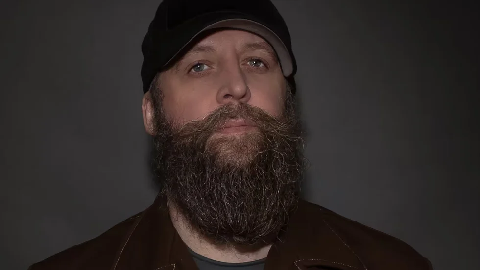 Claes-Olof "Cloffe" Caspersson var under många år programledare på Rockklassiker, men har sedermera värvats till konkurrenten Bandit Rock. Han blev 42 år gammal.