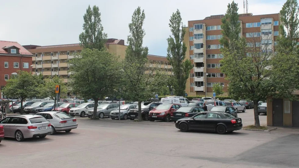 Det är här som MAF Arkitektkontor vill bygga ett höghus på mellan 12 och 15 våningar, samt ett parkeringshus. Platens närmaste hus i bakgrunden är sju våningar högt.