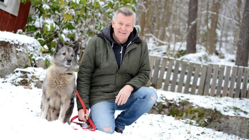 Peter Monell, lokal jägare, vill höja vildgrisens status på det svenska matbordet och tycker att hanteringen bör förenklas, något som kan bli verklighet enligt Livsmedelsverket.