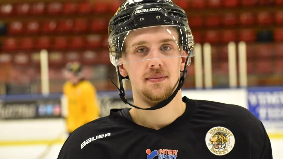 Här är Vimmerbys nye forward, Alexander Henriksson, efter första träningspasset.