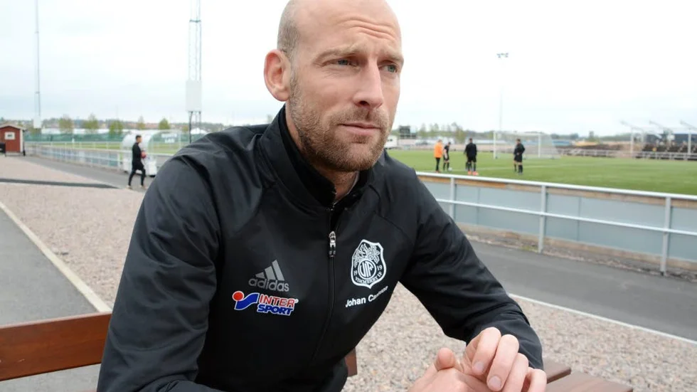 Johan "JC" Carlsson kliver av rollen som sportchef i Vimmerby IF:s herrorganisation.