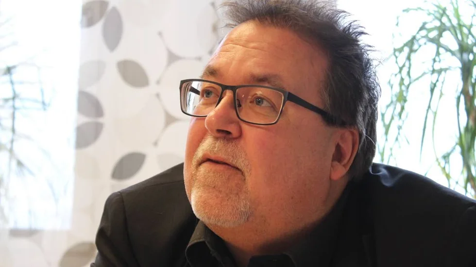 Något sparparket från majoriteten är inte aktuellt i dagsläget. Kommunalrådet Thomas Lidberg (S) avvaktar och väntar på besked om kommunens förvaltningar kan parera underskotten.
