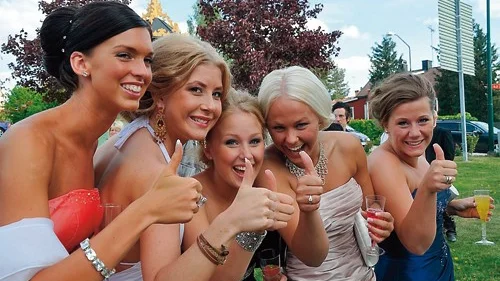 Inga sura miner här inte... fr v Rebecca Erikson, Wendela Winglycke, Amanda Lundberg, Jenifer Pettersson och Sofie Persson.