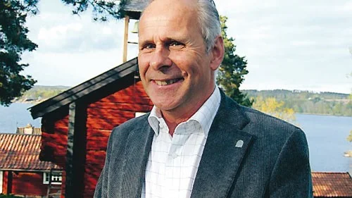 Åke Edelborg får årets stipendium till Gustaf Sandströms minne av Kisa Rotaryklubb.