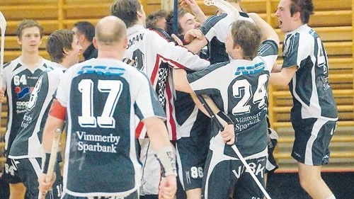Stort VIBK-jubel sedan laget vänt 6-8 till seger med 9-8 i sudden hemma mot Husqvarna igår.