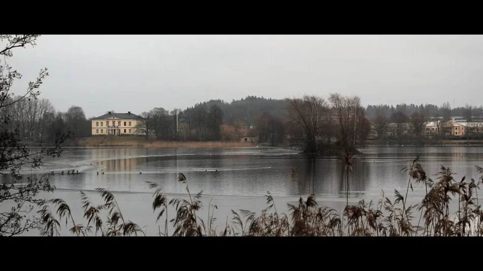 Hårstorpsön. Den konstgjorda ön ligger mitt i strömmen, en bit ifrån Charlottenborgs slott.