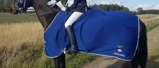Tindra trivs lika bra på stor häst