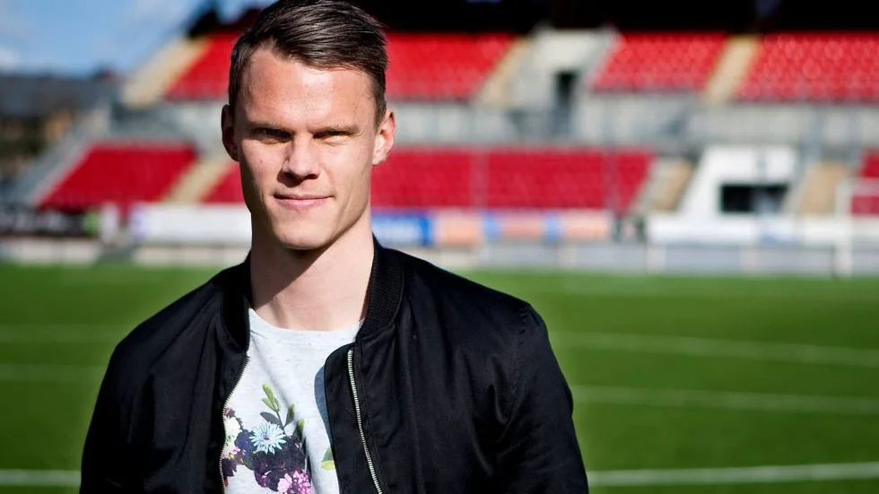 KVAL VÄNTAR. Olika kvalomgångar väntar nu Motalakillen Erik Moberg och hans Viborg som har chans att hänga kvar i danska superligan.