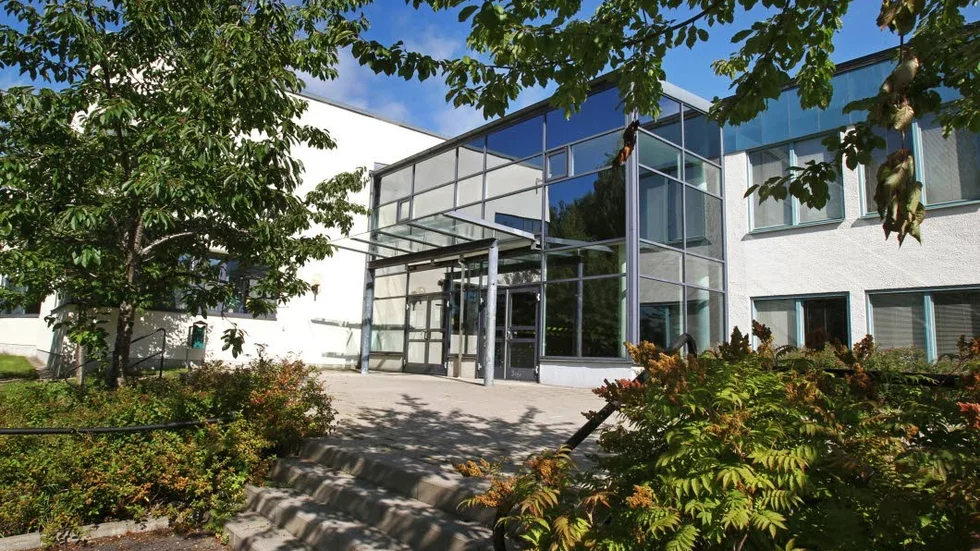 Hällaskolan i Borensberg får 350 000 kronor för att erbjuda läxhjälp utöver ordinarie undervisning.