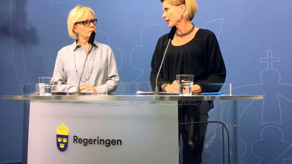 Lena Ag och Åsa Regnér.
