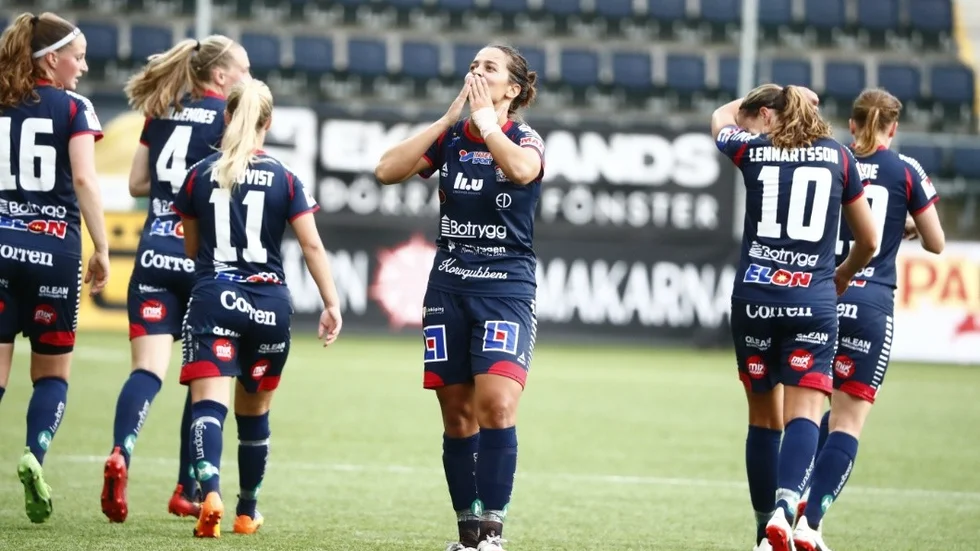 LINKÖPING 2017-08-18
Linköpings Marija Banusic gör 2-0 på frispark under fredagens fotbollsmatch i damallsvenskan mellan Linköpings FC och KIF Örebro DFF på Linköping Arena. 
Foto: Stefan Jerrevång / TT / kod 60160