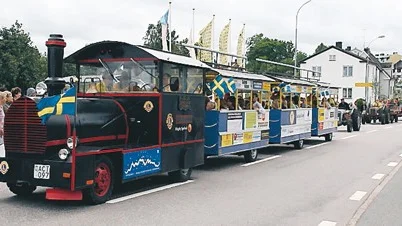 Det var en lång parad som drog genom stan.