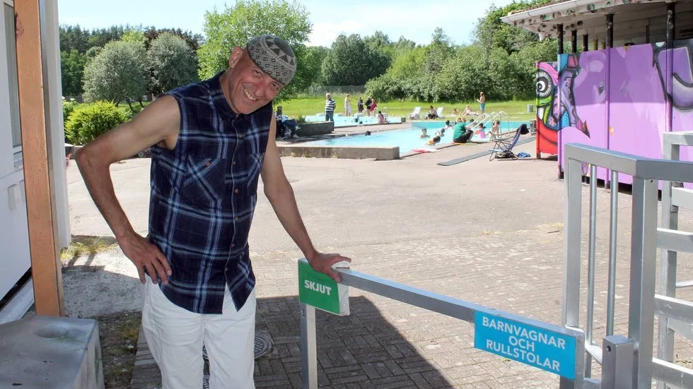 Sami Rahim har öppnat Glyttingebadet för säsongen. Nu håller han tummarna för en sommar med vackert väder.
