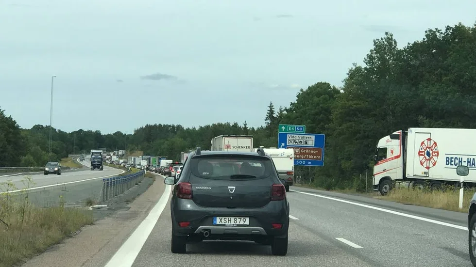 Långa köer efter olyckan.