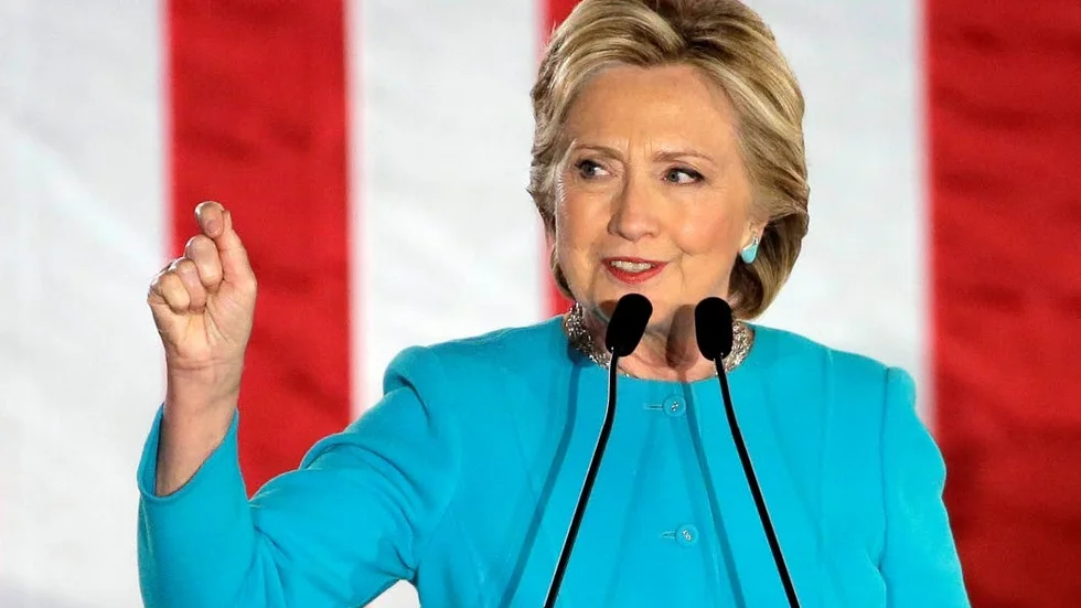 Presidentval. Det borde vara som upplagt för en Clintonseger, men ändå ser valet ut att bli jämnt.