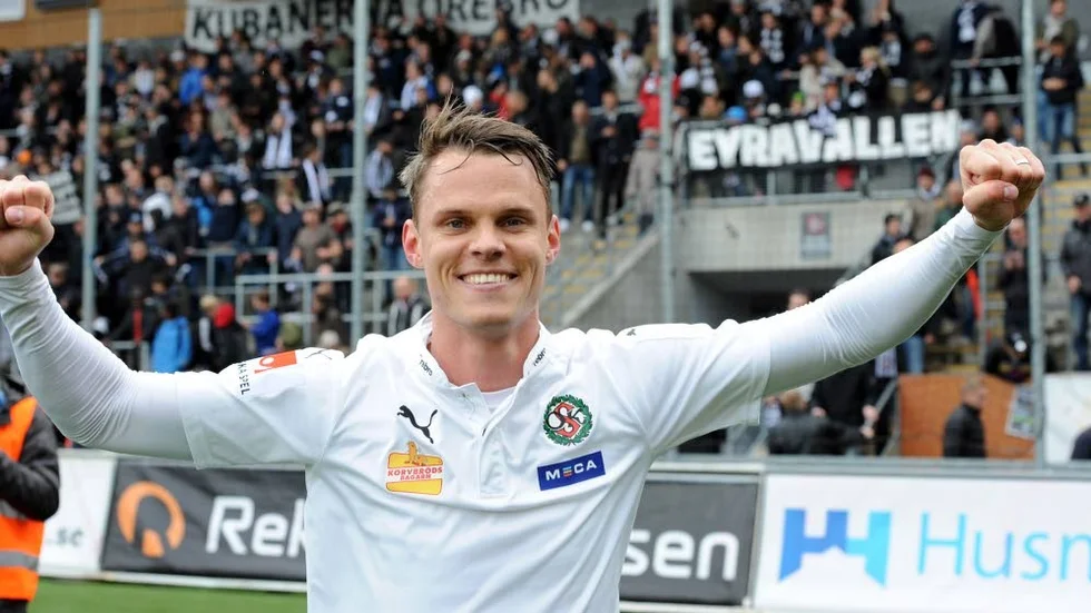 Erik Moberg anpassar sig nu till sitt nya liv i Viborg. Genom att sjunga på danska.