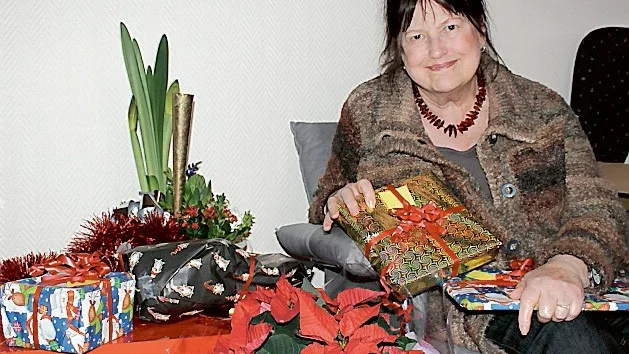 Birgitta Johansson välkomnar alla som vill ha en stunds gemenskap till julfirandet på Aktivt Centrum.