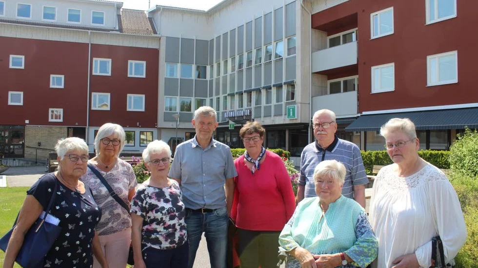 Ann-Marie Zetterström, Birgitta Källsand, Elsie Roth, Anders Lind, Gunnel Laine, Egon Pettersson, Sonia Örntorp och Louise-Marie Karlsson protester mot neddragningar i seniorverksamheten