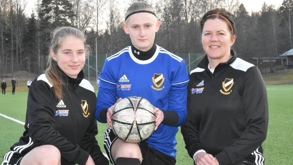 Här är tre av Rimforsas viktigaste spelare: måldrottningen Sofia Ejlertsson, målvakten Olivia Johansson och rutinerade mittfältaren Fredrika Wallman.