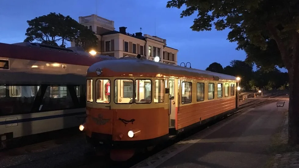 På torsdagen kör Tjustbygdens Järnvägsförening extrainsatt rälsbuståg till Diggiloo-konserten i Västervik.