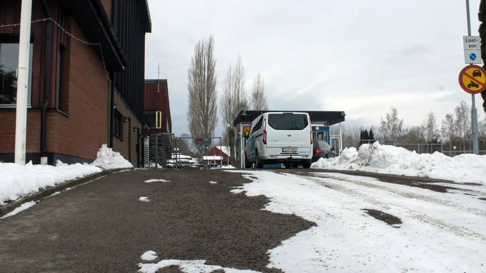 Det ska bli möjligt för allmänheten att passera genom Lalandias område vid Folkets Park.