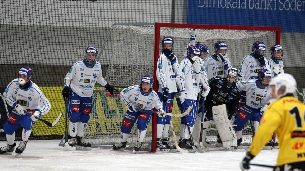 IFK Motala höll emot igen när Edsbyn stod för motståndet på helgens hälsingeturné. IFK höll oavgjort långt in i matchen.