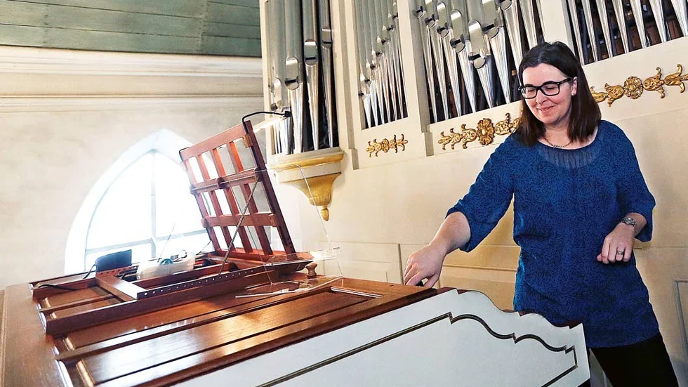 Motala församlings organist Annelie Eriksson är dirigent för nystartade Motala Oratorieorkester som medverkar vid framförandet av Rutters Requiem.
