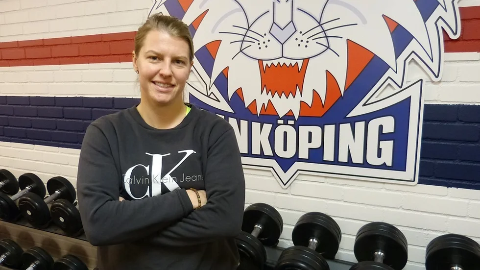 Pernilla Winberg, Linköpings HC, är en av Sveriges mest rutinerade ishockeyspelare. Hon har tagit tre SM-guld, ett OS-silver och två VM-brons. Denna säsong siktar hon på nya framgångar med LHC och Damkronorna. Foto: Leif Larsson