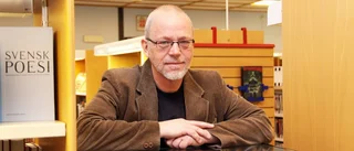 Bibliotekschefen skriver dikt på ackord