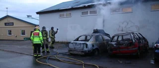 Flera bilar eldhärjade