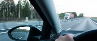 Polisen varnar för möbler på vägen