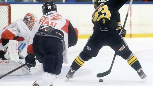 Adam Rundqvist bjöd på matchens höjdpunkt när han gjorde 4-1 med en riktig fräckis som ställde målvakten.