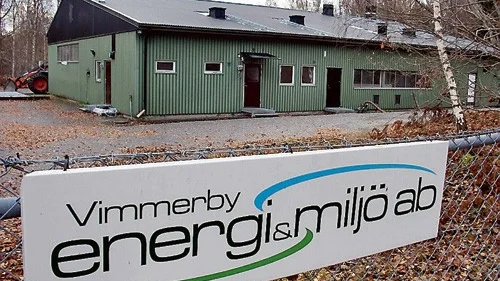 Här på kommunal mark vid reningsverket i Södra Vi kommer det att byggas en teknikbod för bland annat anslutningarna inne i samhället.