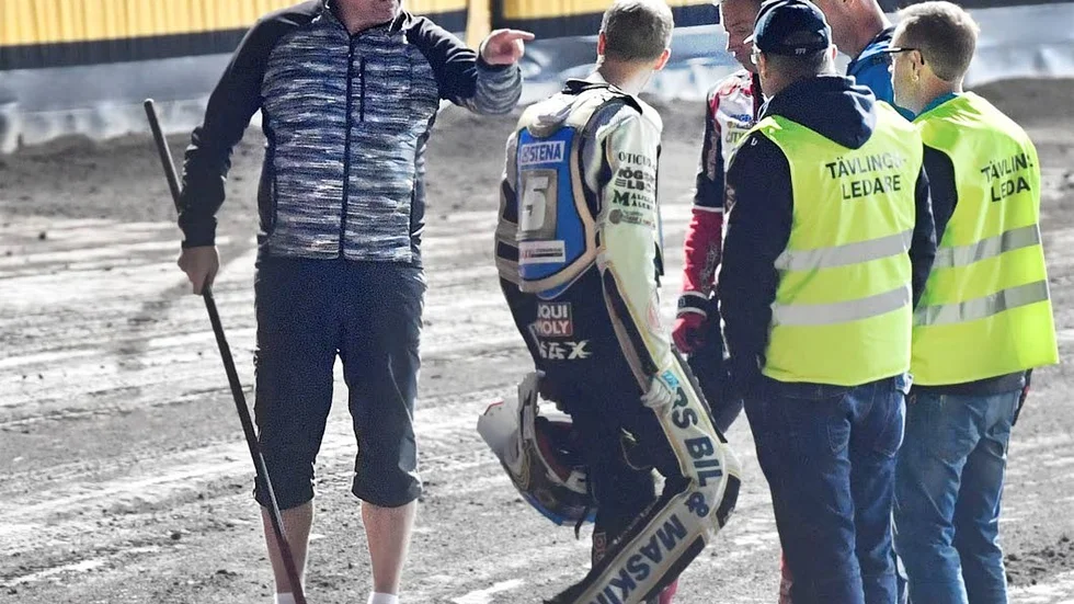 Griparnas sportchef Fredrik Edberg hade synpunkter på både banan och förarna i Västervik.