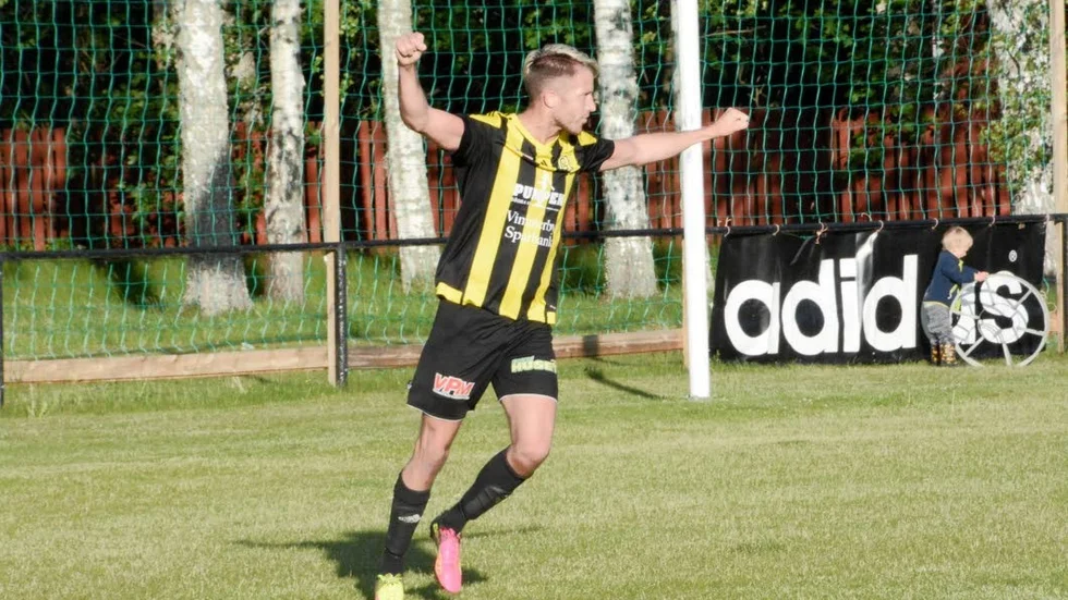Anton Palmér visade vägen med 1-0-målet för Gullringen mot Anneberg.
