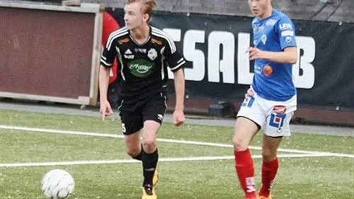 Simon Sandholm, till höger, kan snart bli helt klar för VIF.