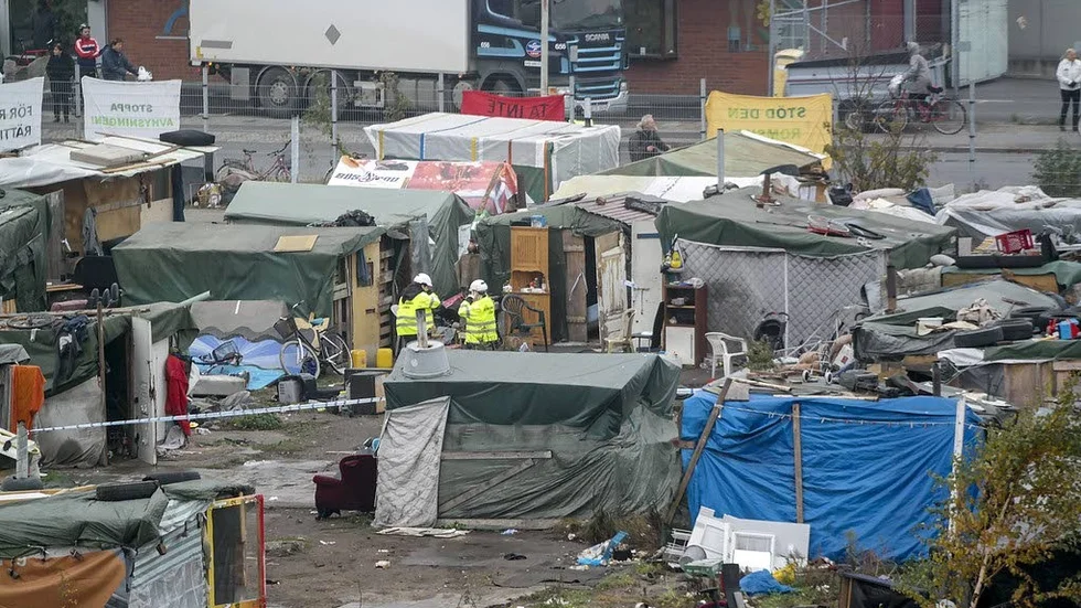 Migrantläger. Olagliga bosättningar ska nu beivras effektivare.